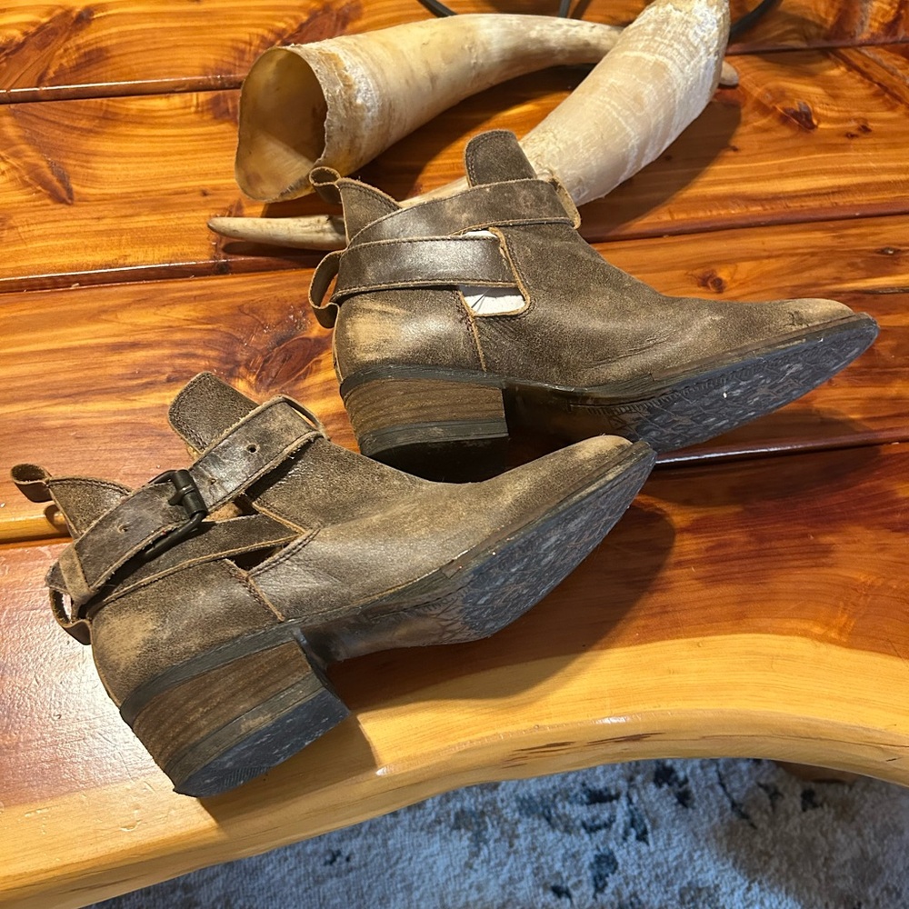 Very Volatile tan leather boots